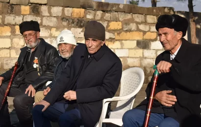 Военные 201-й РВБ поздравили ветеранов ВОВ с Новым годом Военные 201-й РВБ поздравили ветеранов ВОВ с Новым годом