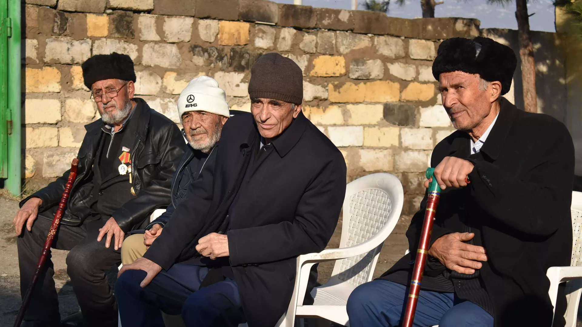 Военные 201-й РВБ поздравили ветеранов ВОВ с Новым годом Военные 201-й РВБ поздравили ветеранов ВОВ с Новым годом