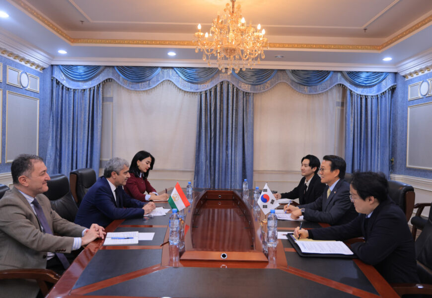 Идибек Каландар встретился с Джон Сонг Шиком Идибек Каландар встретился с Джон Сонг Шиком