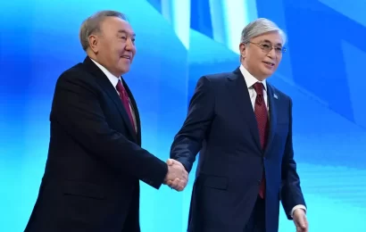 Токаев похвалил Назарбаева за Конституцию Токаев похвалил Назарбаева за Конституцию