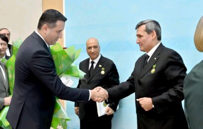 Посол Таджикистана удостоен юбилейной медали Туркменистана Посол Таджикистана удостоен юбилейной медали Туркменистана