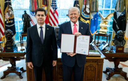 Посол Таджикистана вручил верительные грамоты Президенту США Посол Таджикистана вручил верительные грамоты Президенту США