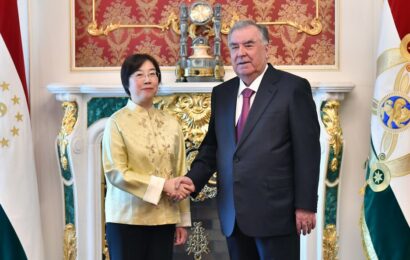 Эмомалӣ Раҳмон ва роҳбари БОСИ густариши ҳамкориҳои энергетикиву инфрасохториро баррасӣ карданд Эмомалӣ Раҳмон ва роҳбари БОСИ густариши ҳамкориҳои энергетикиву инфрасохториро баррасӣ карданд