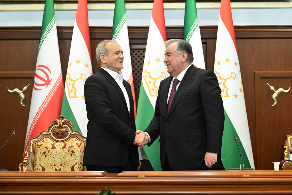 Номаи шодбоши Эмомалӣ Раҳмон ба Масъуд Пизишкиён ва эрониён Номаи шодбоши Эмомалӣ Раҳмон ба Масъуд Пизишкиён ва эрониён