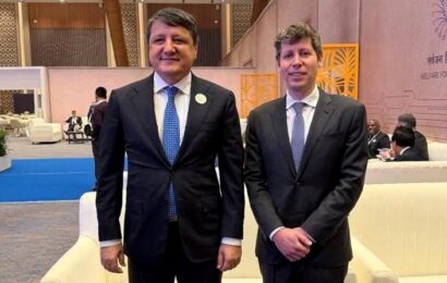 Мулоқоти Шералӣ Кабир бо Сэм Алтман дар Ҳиндустон Мулоқоти Шералӣ Кабир бо Сэм Алтман дар Ҳиндустон