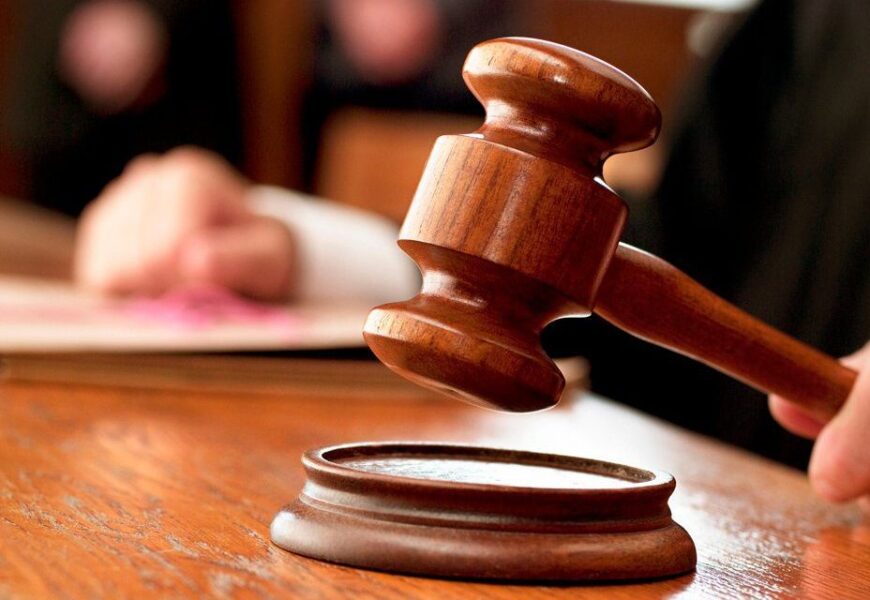 14 сол ҳабси як корманди “Душанбе Сити Бонк”: беш аз 3 миллион сомониро аз они худ кардааст 14 сол ҳабси як корманди “Душанбе Сити Бонк”: беш аз 3 миллион сомониро аз они худ кардааст