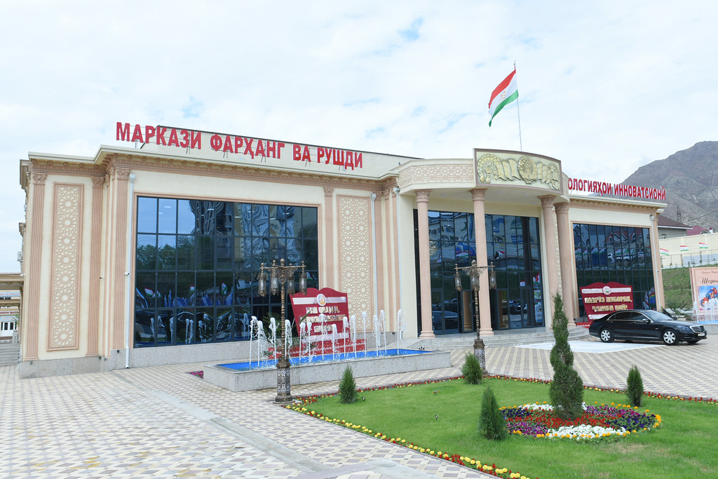 В Худжанде открыт центр инноваций при университете В Худжанде открыт центр инноваций при университете