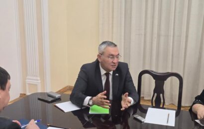 Посол Казахстана в Таджикистане провёл брифинг Посол Казахстана в Таджикистане провёл брифинг