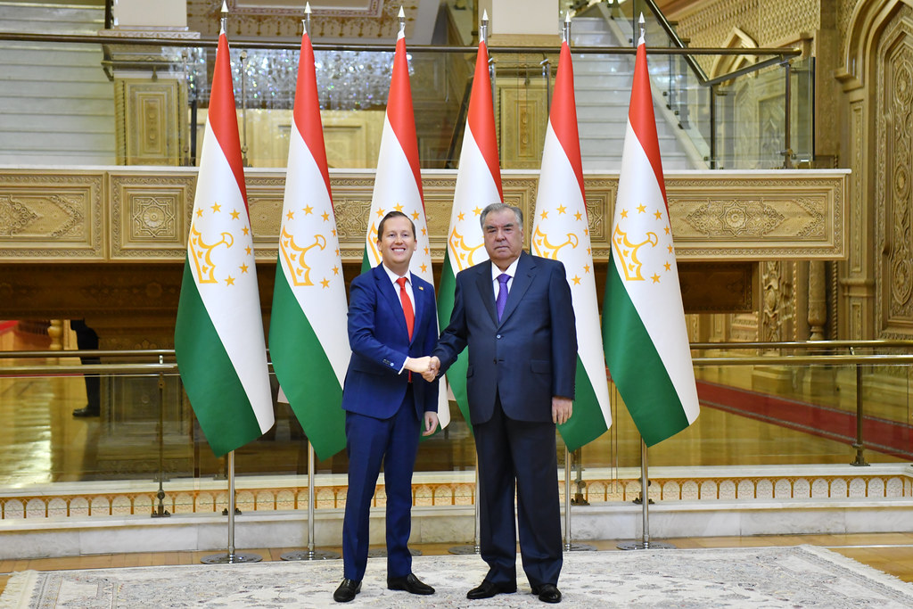 Мулоқоти Президенти Тоҷикистон бо Фиристодаи Махсуси Президенти ИМА дар Осиёи Ҷанубӣ ва Марказӣ Мулоқоти Президенти Тоҷикистон бо Фиристодаи Махсуси Президенти ИМА дар Осиёи Ҷанубӣ ва Марказӣ