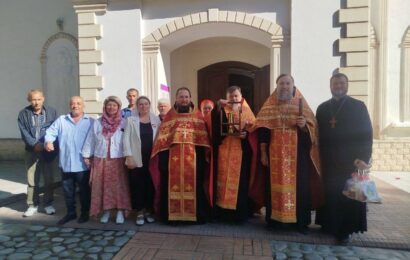 РПЦ: Благодатный огонь доставлен в Душанбе РПЦ: Благодатный огонь доставлен в Душанбе