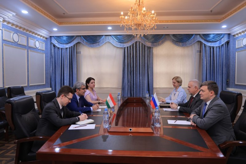 Вохӯрии муовини Вазири корҳои хориҷии Тоҷикистон бо Сафири Русия Вохӯрии муовини Вазири корҳои хориҷии Тоҷикистон бо Сафири Русия