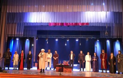Хоруғ: намоишномаи «Исён» ҳаводорони театрро ҷамъ овард Хоруғ: намоишномаи «Исён» ҳаводорони театрро ҷамъ овард