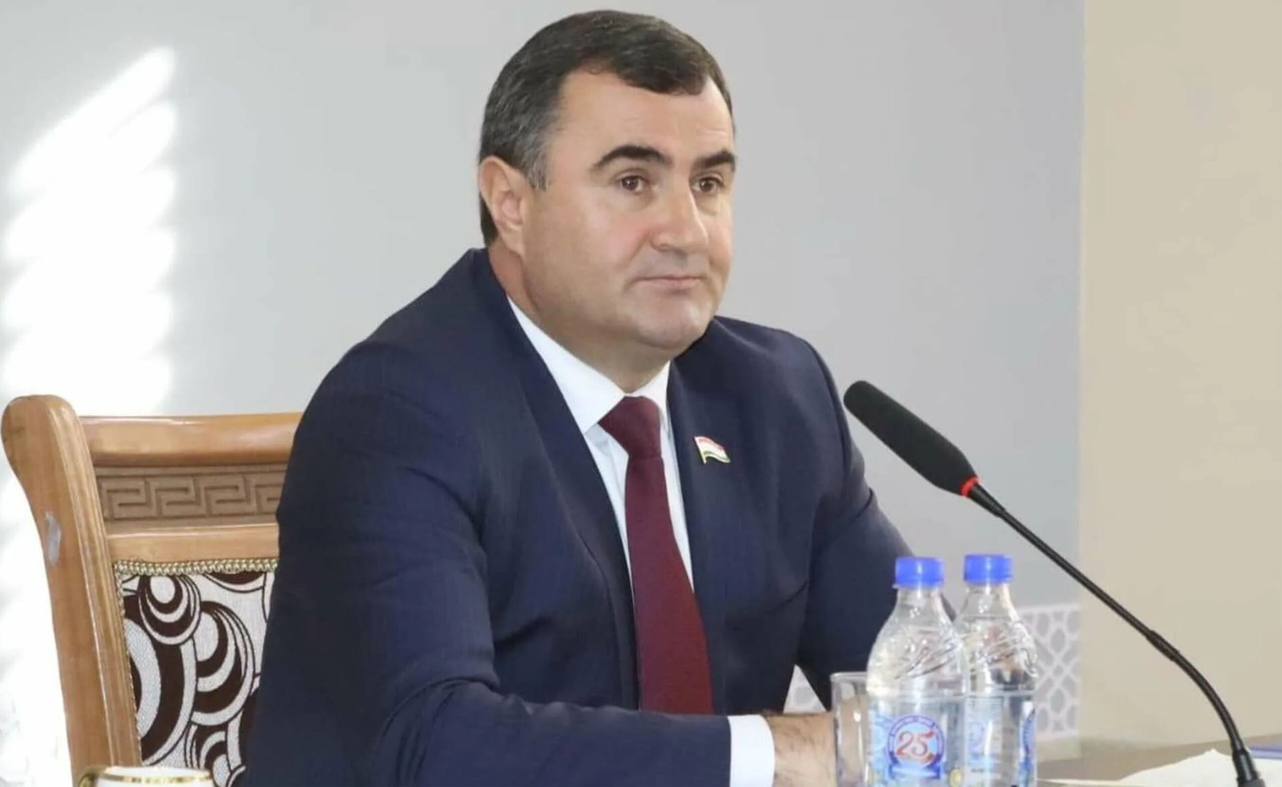 Раиси ВМКБ Алишер Мирзонабот даргузаштааст Раиси ВМКБ Алишер Мирзонабот даргузаштааст