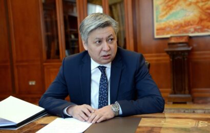 Эрлан Абдылдаев освобожден от должности посла КР в Таджикистане Эрлан Абдылдаев освобожден от должности посла КР в Таджикистане