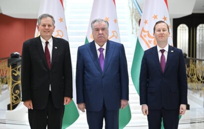Мулоқоти Эмомалӣ Раҳмон бо фиристодаи махсуси Президенти ИМА Серҷио Гор ва сенатор Стив Дейн Мулоқоти Эмомалӣ Раҳмон бо фиристодаи махсуси Президенти ИМА Серҷио Гор ва сенатор Стив Дейн