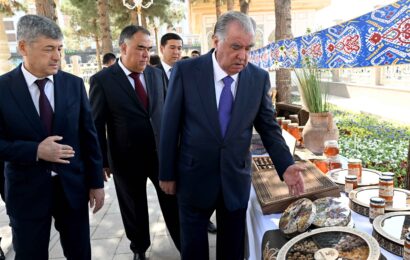 Боздиди Президент аз чойхонаи Сирдарё ва ба дарёи Сир сар додани 1 миллион моҳича Боздиди Президент аз чойхонаи Сирдарё ва ба дарёи Сир сар додани 1 миллион моҳича