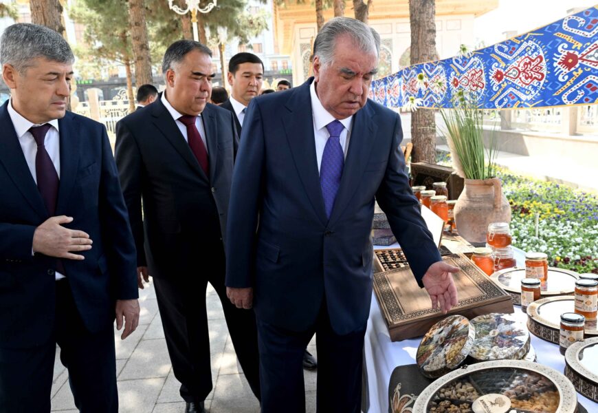 Боздиди Президент аз чойхонаи Сирдарё ва ба дарёи Сир сар додани 1 миллион моҳича Боздиди Президент аз чойхонаи Сирдарё ва ба дарёи Сир сар додани 1 миллион моҳича