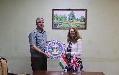 Посол Великобритании встретилась с командующим Пограничными войсками Таджикистана Посол Великобритании встретилась с командующим Пограничными войсками Таджикистана
